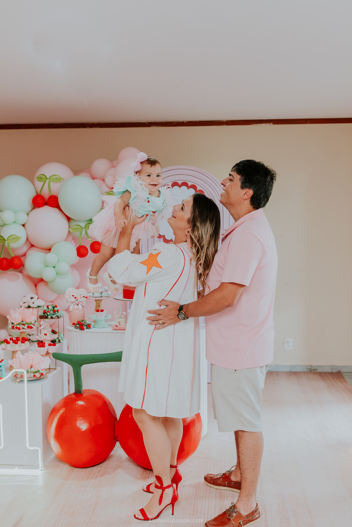 fotografia festa infantil Rio de Janeiro fotografa familia 1 ano Laura Tijuca tema cerejinha 