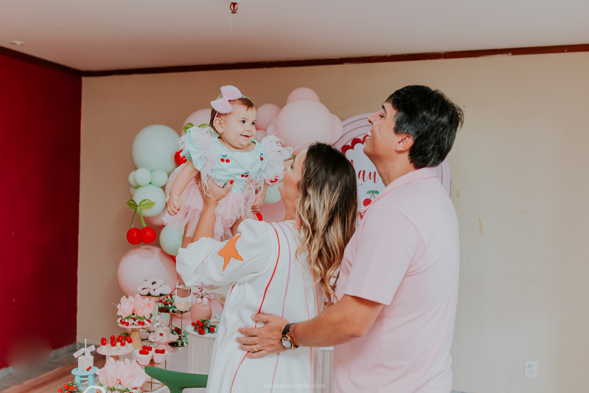 fotografia festa infantil Rio de Janeiro fotografa familia 1 ano Laura Tijuca tema cerejinha 