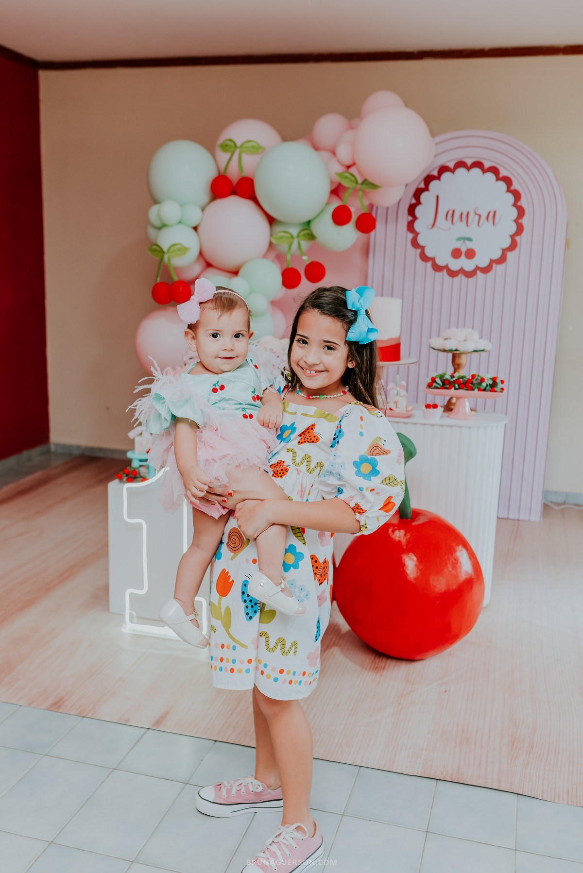 fotografia festa infantil Rio de Janeiro fotografa familia 1 ano Laura Tijuca tema cerejinha 