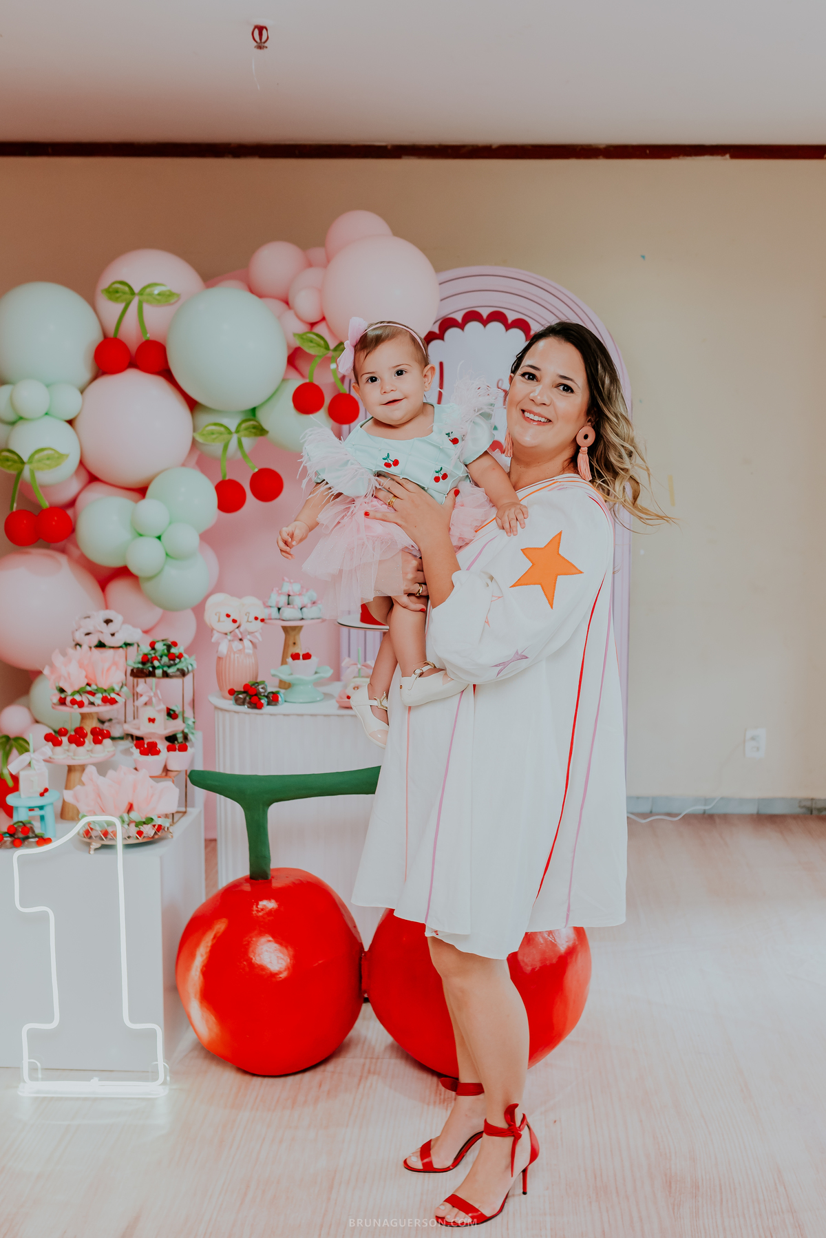fotografia festa infantil Rio de Janeiro fotografa familia 1 ano Laura Tijuca tema cerejinha 