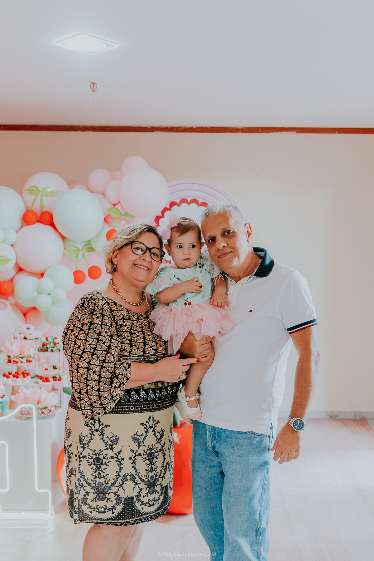 fotografia festa infantil Rio de Janeiro fotografa familia 1 ano Laura Tijuca tema cerejinha 