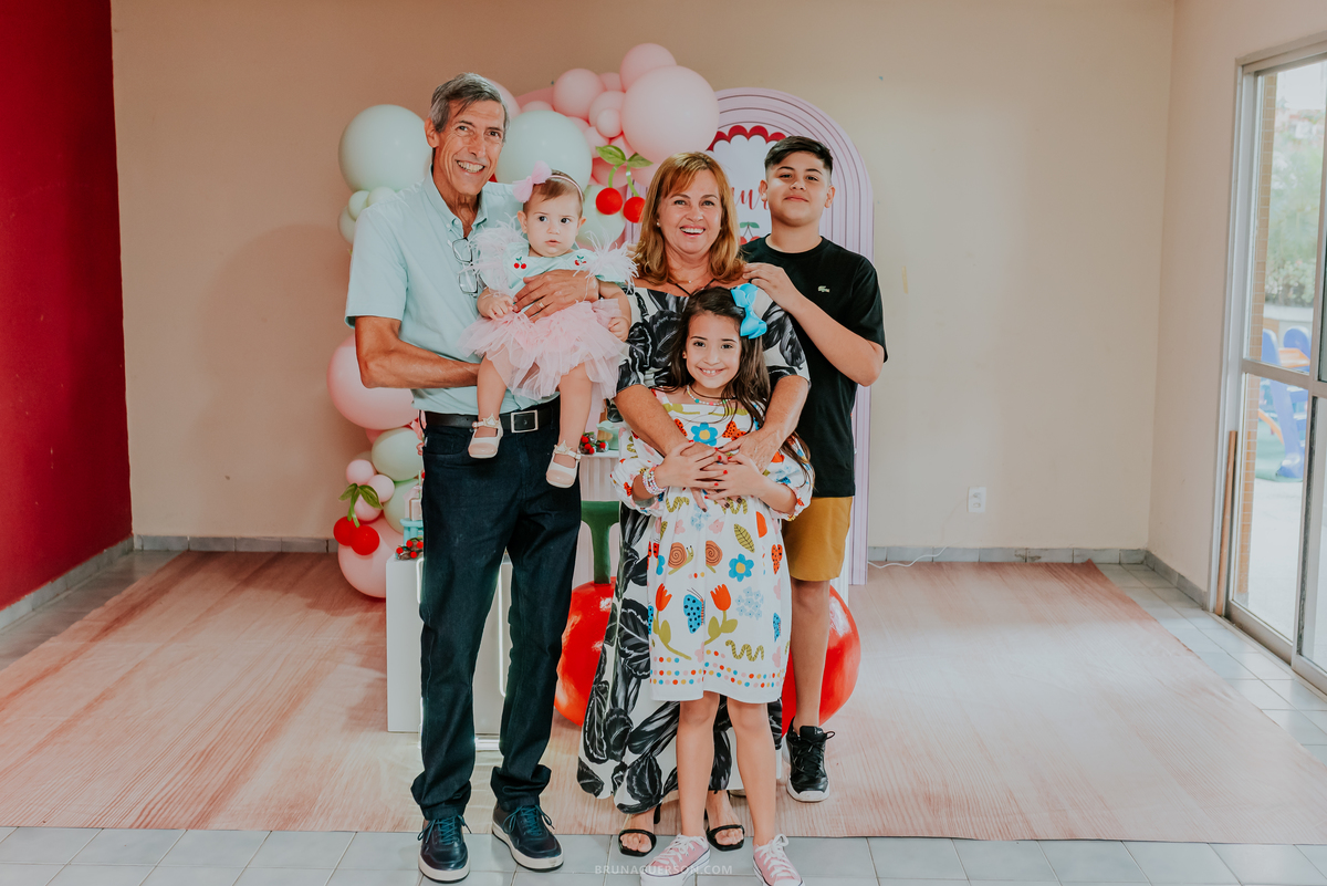 fotografia festa infantil Rio de Janeiro fotografa familia 1 ano Laura Tijuca tema cerejinha 