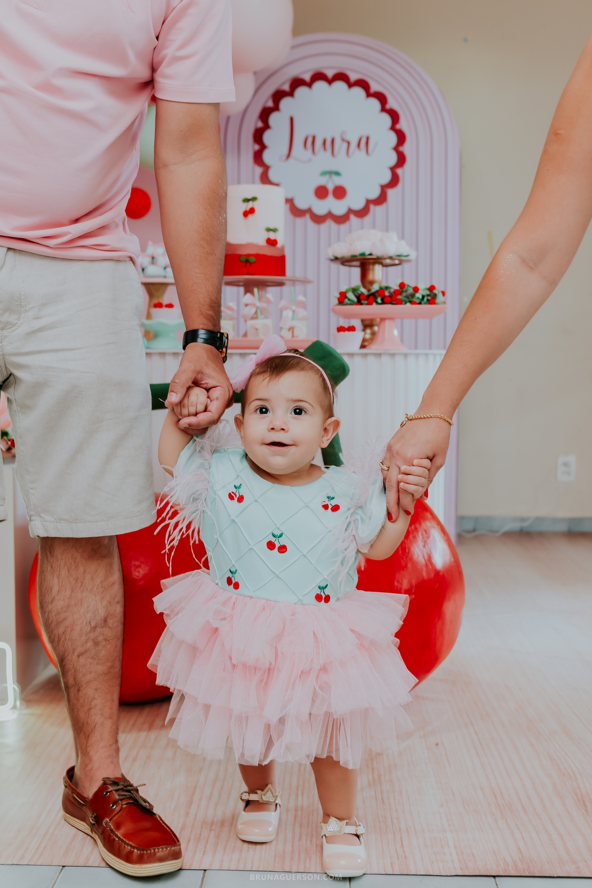 fotografia festa infantil Rio de Janeiro fotografa familia 1 ano Laura Tijuca tema cerejinha 