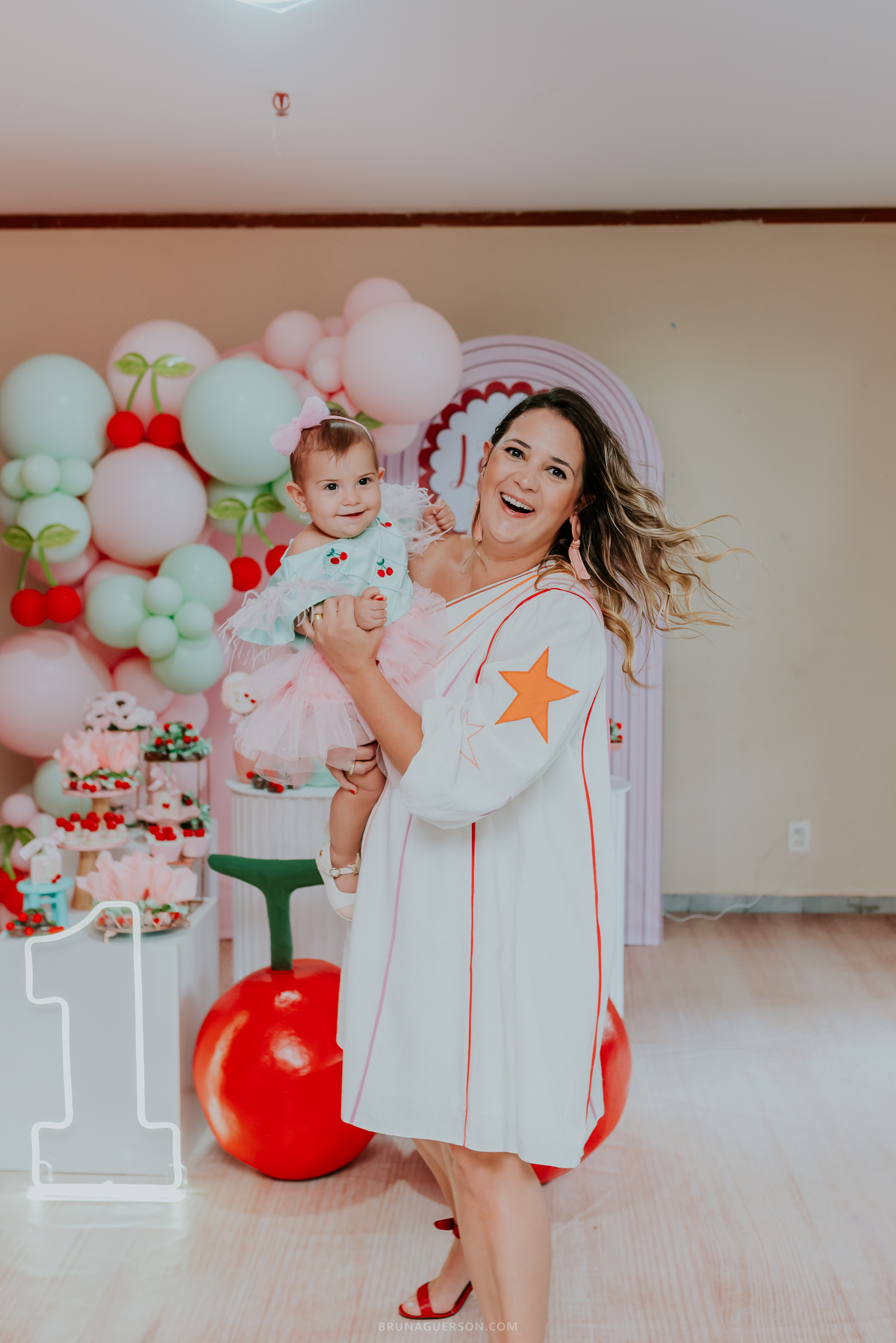 fotografia festa infantil Rio de Janeiro fotografa familia 1 ano Laura Tijuca tema cerejinha 