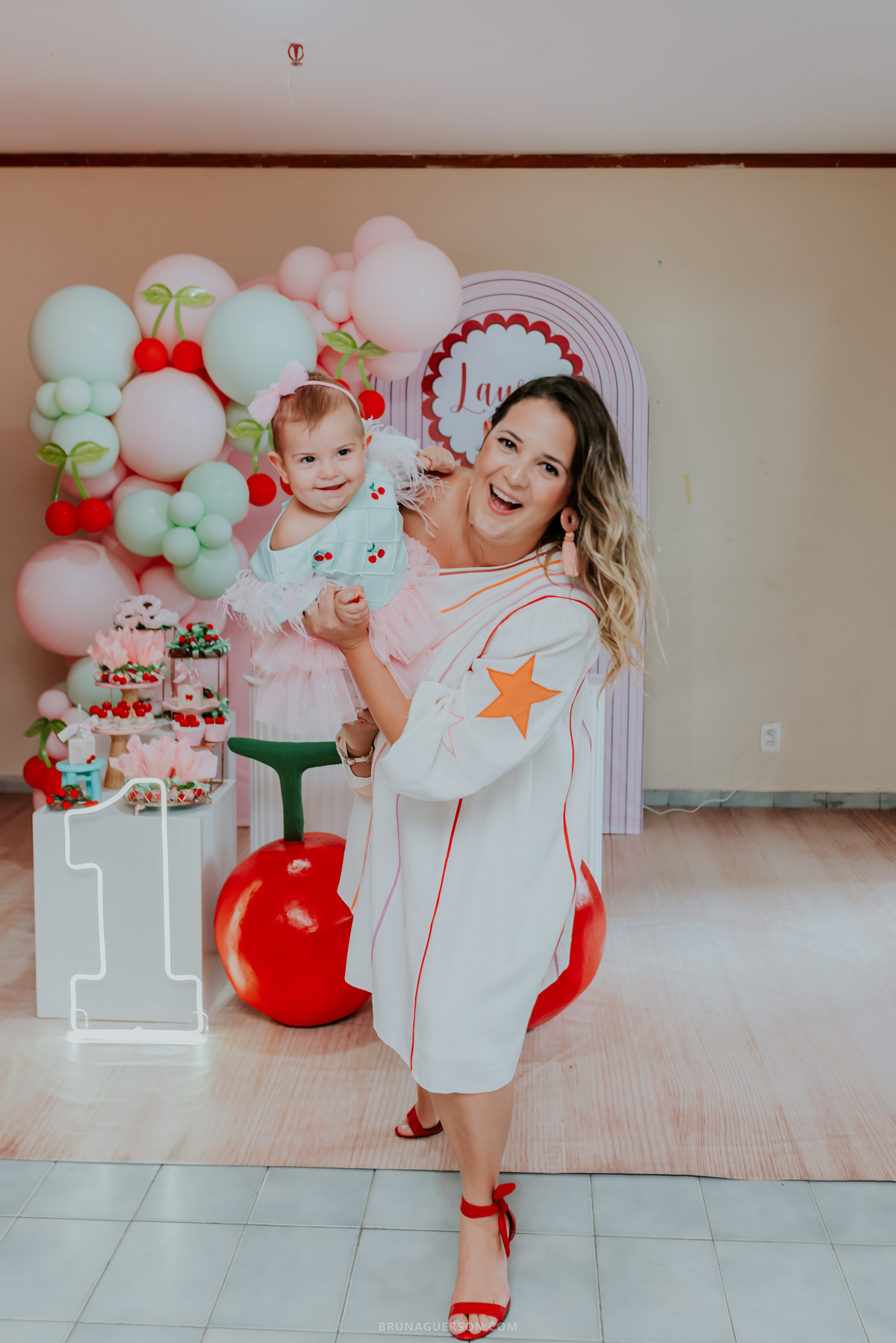 fotografia festa infantil Rio de Janeiro fotografa familia 1 ano Laura Tijuca tema cerejinha 