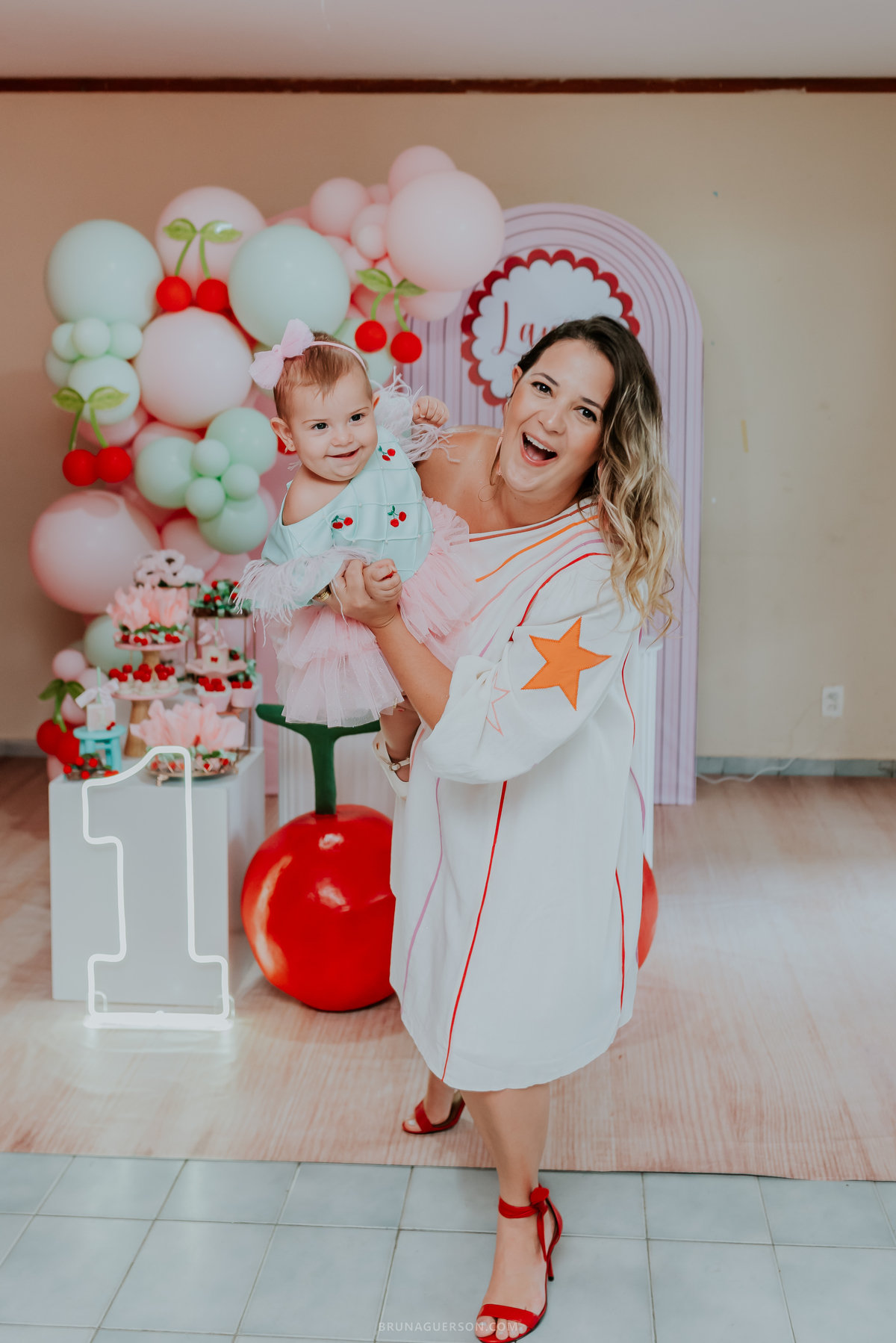 fotografia festa infantil Rio de Janeiro fotografa familia 1 ano Laura Tijuca tema cerejinha 