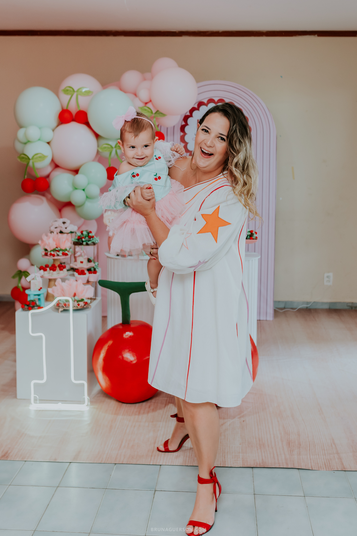 fotografia festa infantil Rio de Janeiro fotografa familia 1 ano Laura Tijuca tema cerejinha 