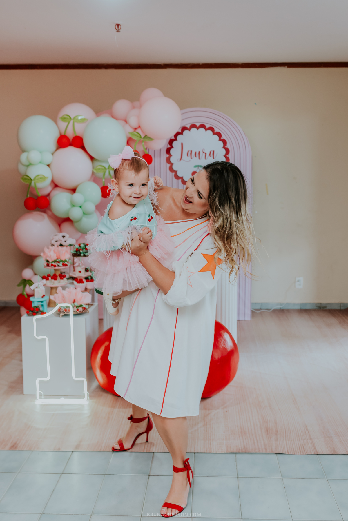 fotografia festa infantil Rio de Janeiro fotografa familia 1 ano Laura Tijuca tema cerejinha 