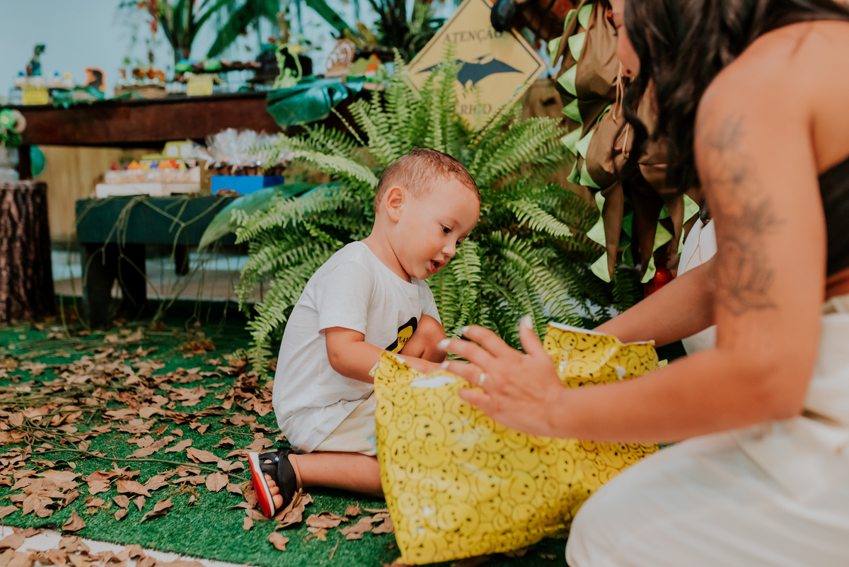 fotografia festa infantil 3 anos Joaquim ilha do governador dinossauro fotografa familia bruna Guerson ufrj 