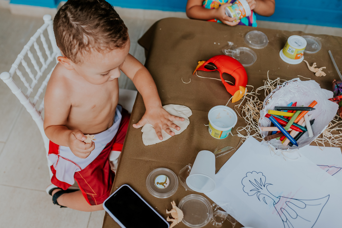 fotografia festa infantil 3 anos Joaquim ilha do governador dinossauro fotografa familia bruna Guerson ufrj 
