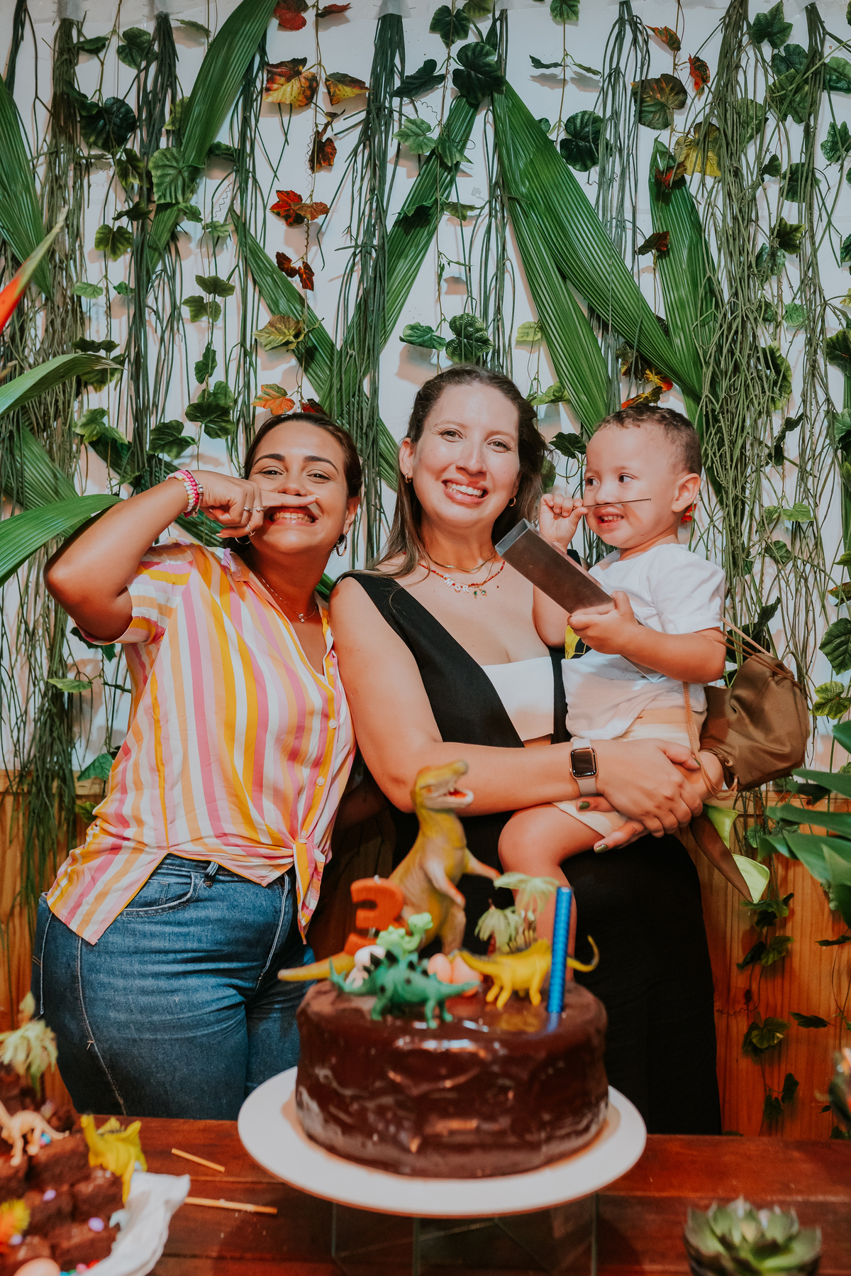 fotografia festa infantil 3 anos Joaquim ilha do governador dinossauro fotografa familia bruna Guerson ufrj 