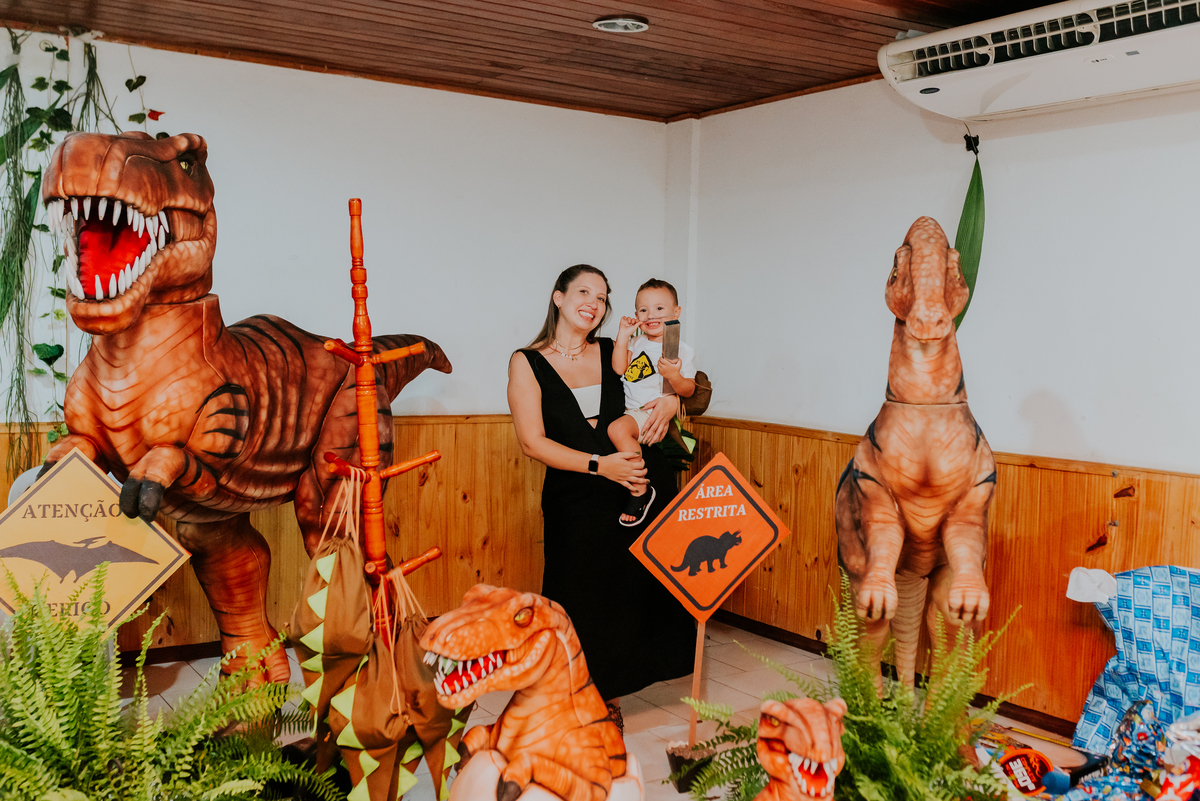 fotografia festa infantil 3 anos Joaquim ilha do governador dinossauro fotografa familia bruna Guerson ufrj 