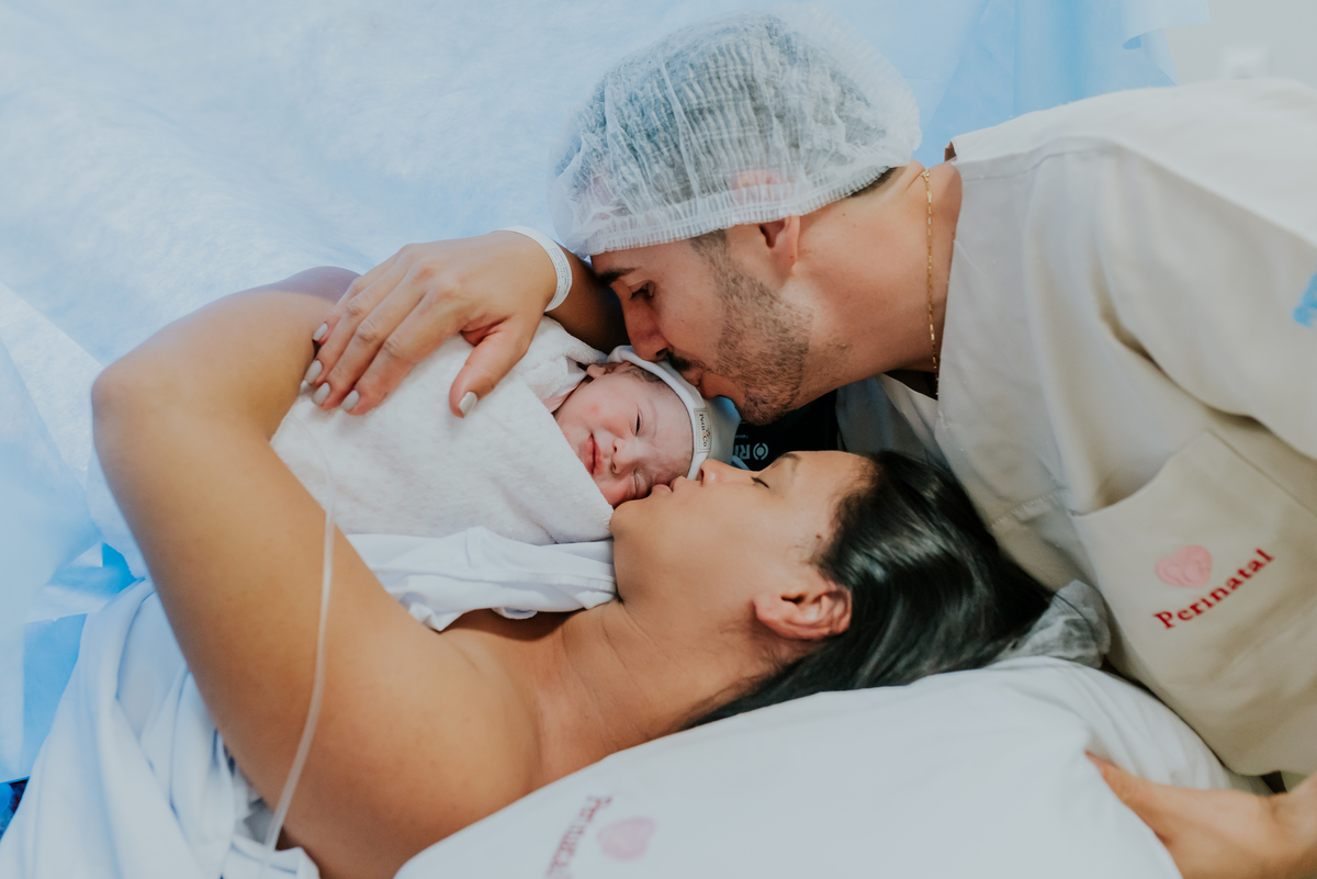 fotografia nascimento parto perinatal barra da Tijuca Rio de Janeiro fotografa familia cesarea bruna Guerson ana laura bebe