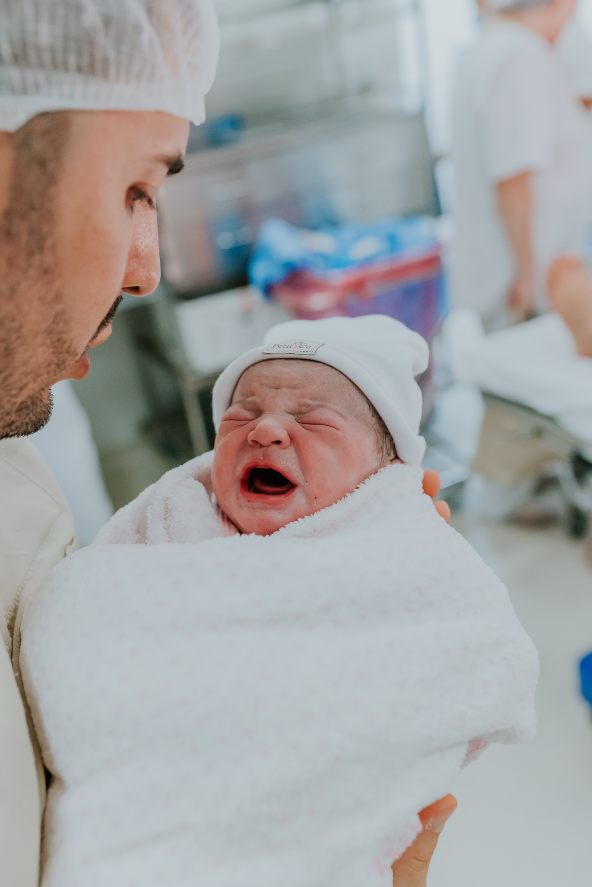 fotografia nascimento parto perinatal barra da Tijuca Rio de Janeiro fotografa familia cesarea bruna Guerson ana laura bebe