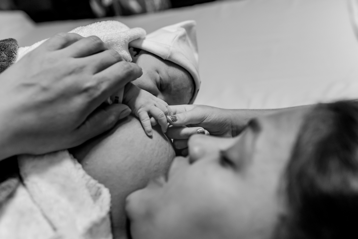 fotografia nascimento parto perinatal barra da Tijuca Rio de Janeiro fotografa familia cesarea bruna Guerson ana laura bebe