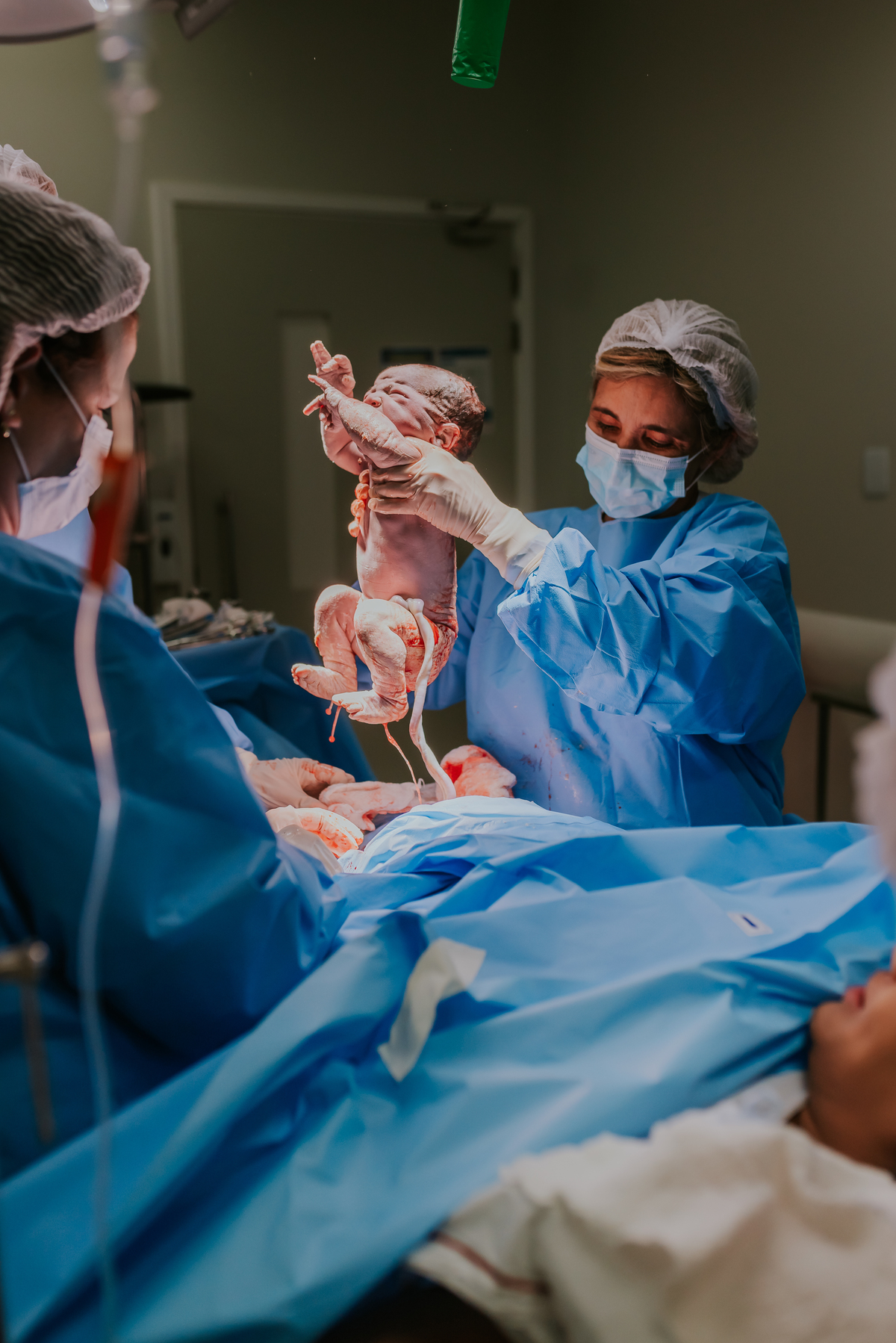 fotografia nascimento parto perinatal barra da Tijuca Rio de Janeiro fotografa familia cesarea bruna Guerson ana laura bebe