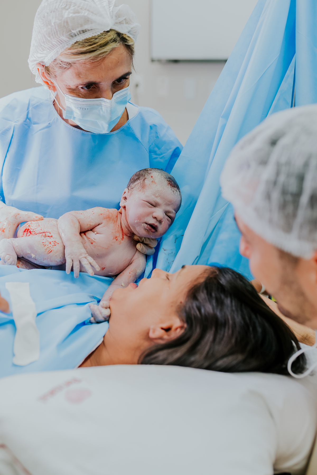 fotografia nascimento parto perinatal barra da Tijuca Rio de Janeiro fotografa familia cesarea bruna Guerson ana laura bebe