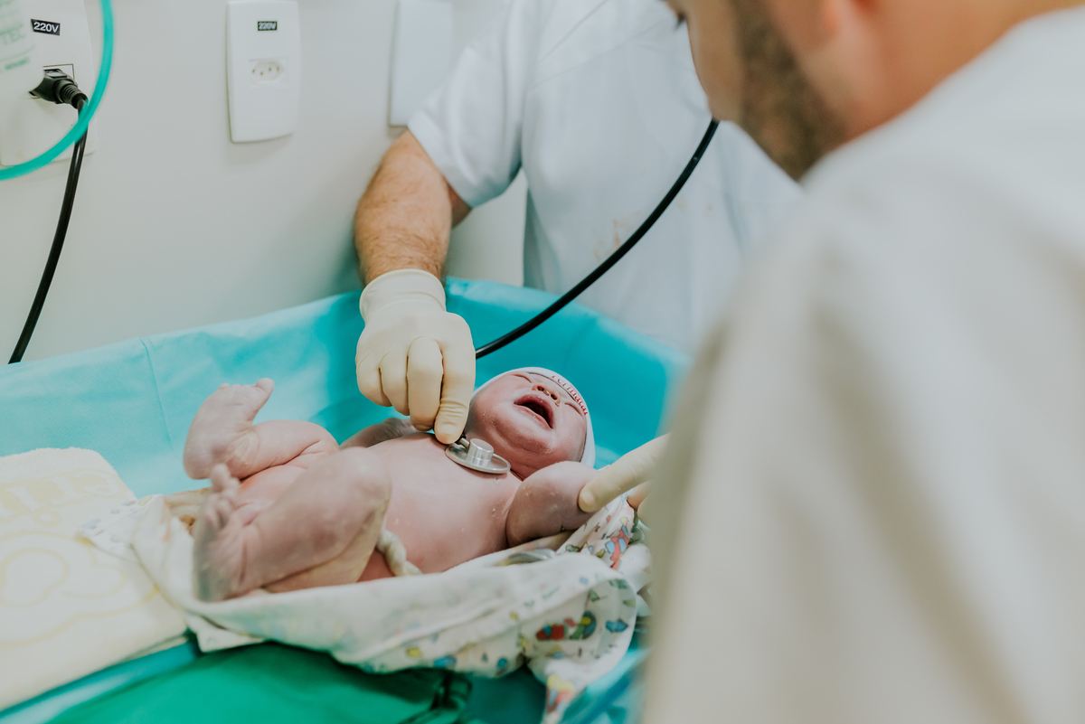 fotografia nascimento parto perinatal barra da Tijuca Rio de Janeiro fotografa familia cesarea bruna Guerson ana laura bebe