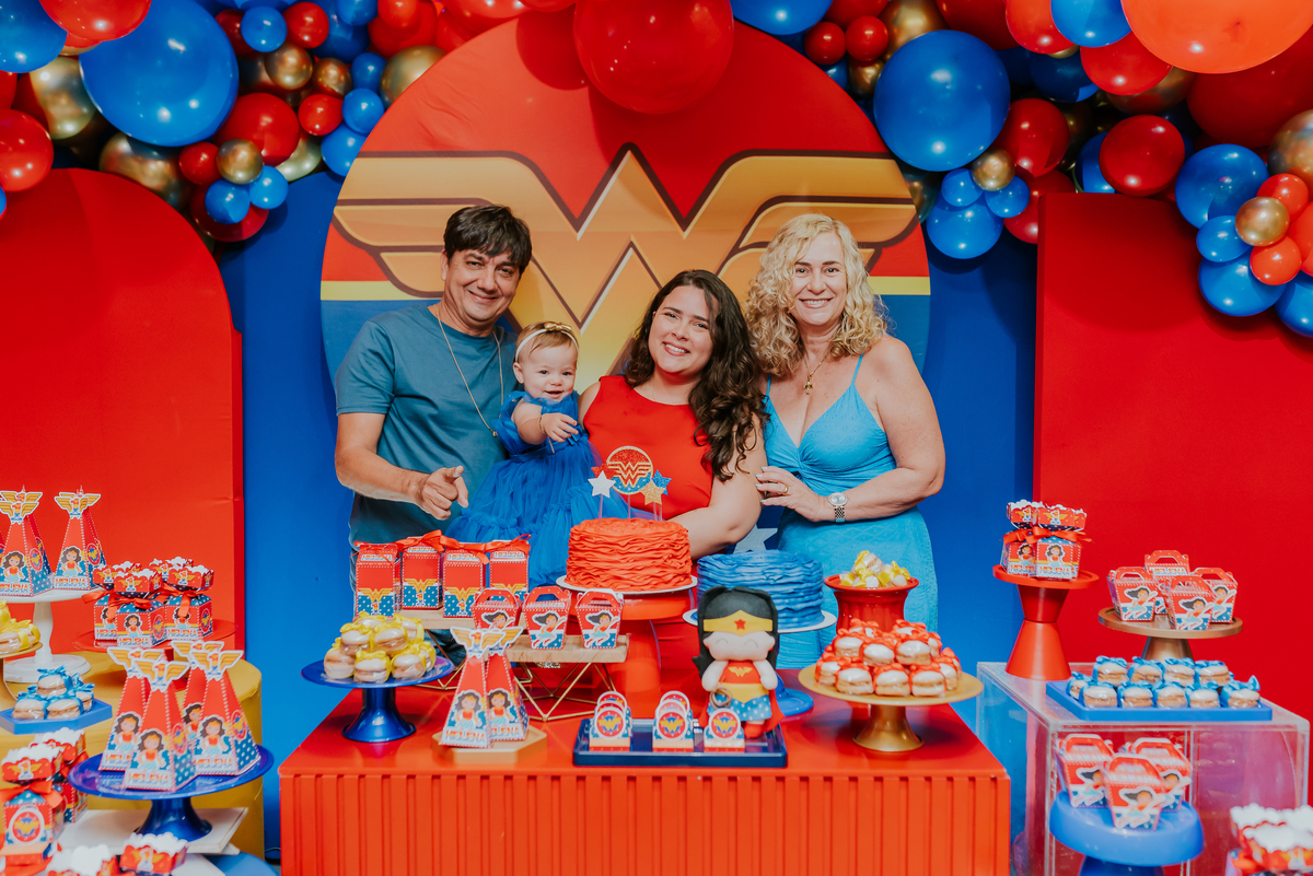 fotografia 1 ano helena festa infantil casa de festas mundo da lua tijuca rio de janeiro fotografa familia tema mulher maravilha 