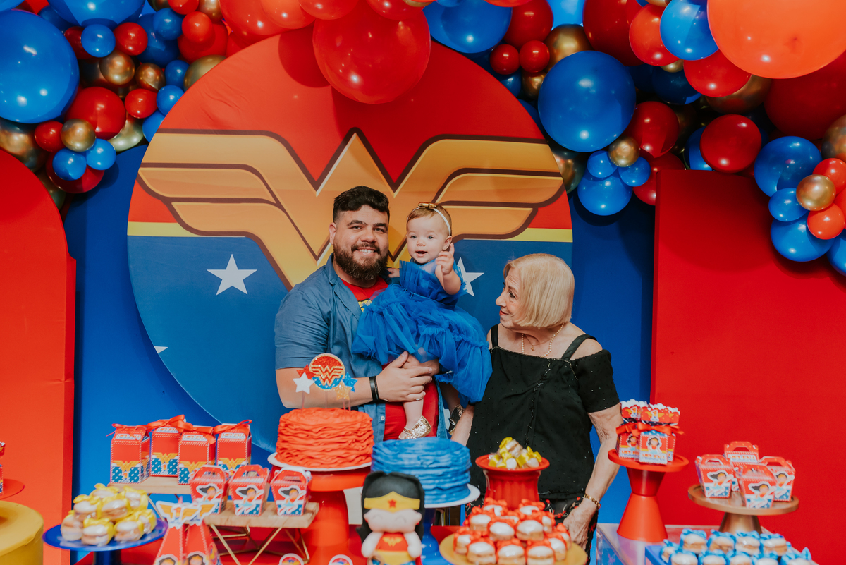 fotografia 1 ano helena festa infantil casa de festas mundo da lua tijuca rio de janeiro fotografa familia tema mulher maravilha 