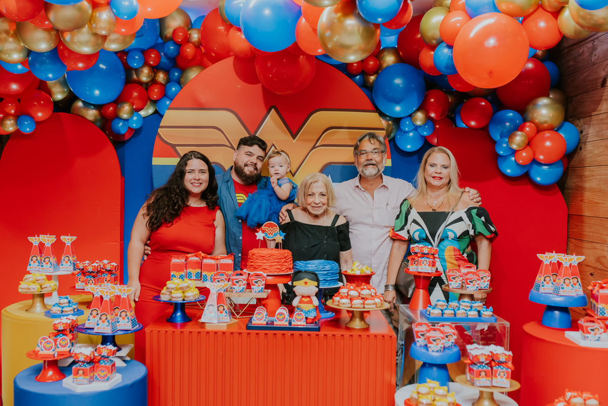 fotografia 1 ano helena festa infantil casa de festas mundo da lua tijuca rio de janeiro fotografa familia tema mulher maravilha 
