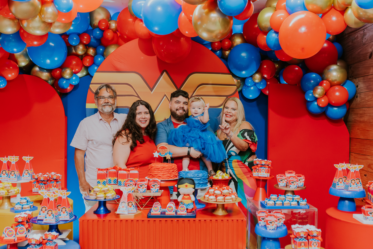 fotografia 1 ano helena festa infantil casa de festas mundo da lua tijuca rio de janeiro fotografa familia tema mulher maravilha 