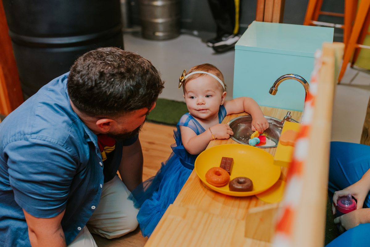 fotografia 1 ano helena festa infantil casa de festas mundo da lua tijuca rio de janeiro fotografa familia tema mulher maravilha 