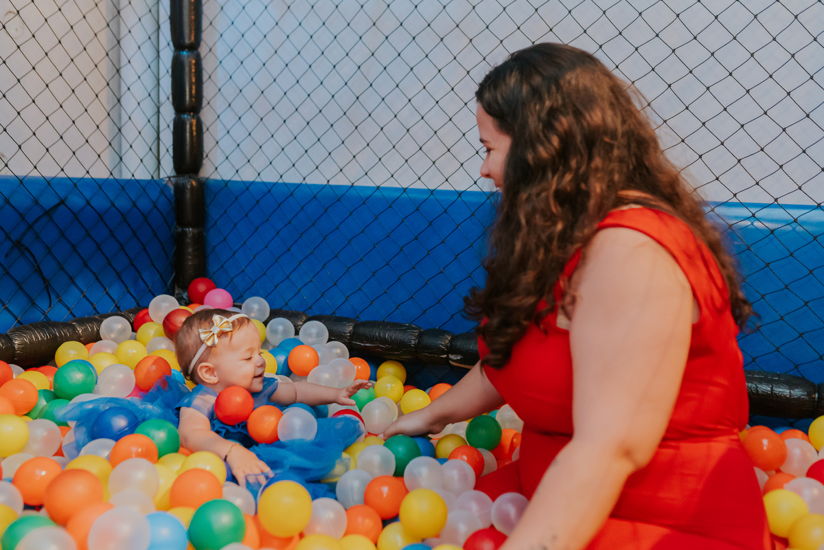 fotografia 1 ano helena festa infantil casa de festas mundo da lua tijuca rio de janeiro fotografa familia tema mulher maravilha 