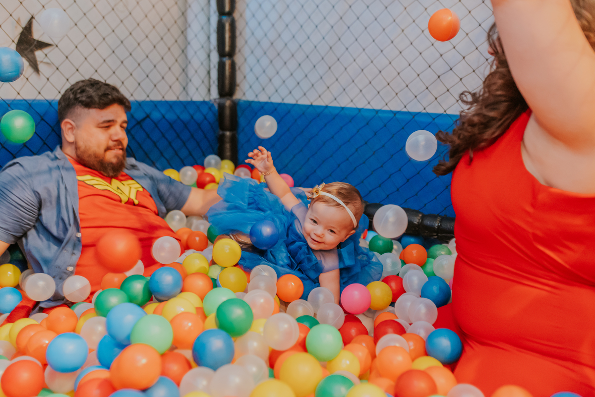 fotografia 1 ano helena festa infantil casa de festas mundo da lua tijuca rio de janeiro fotografa familia tema mulher maravilha 