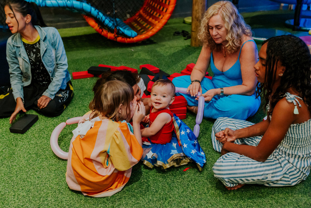 fotografia 1 ano helena festa infantil casa de festas mundo da lua tijuca rio de janeiro fotografa familia tema mulher maravilha 