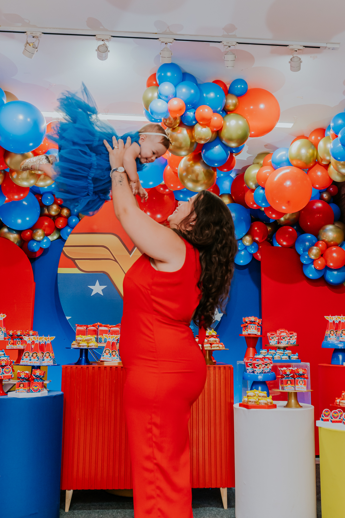 fotografia 1 ano helena festa infantil casa de festas mundo da lua tijuca rio de janeiro fotografa familia tema mulher maravilha 