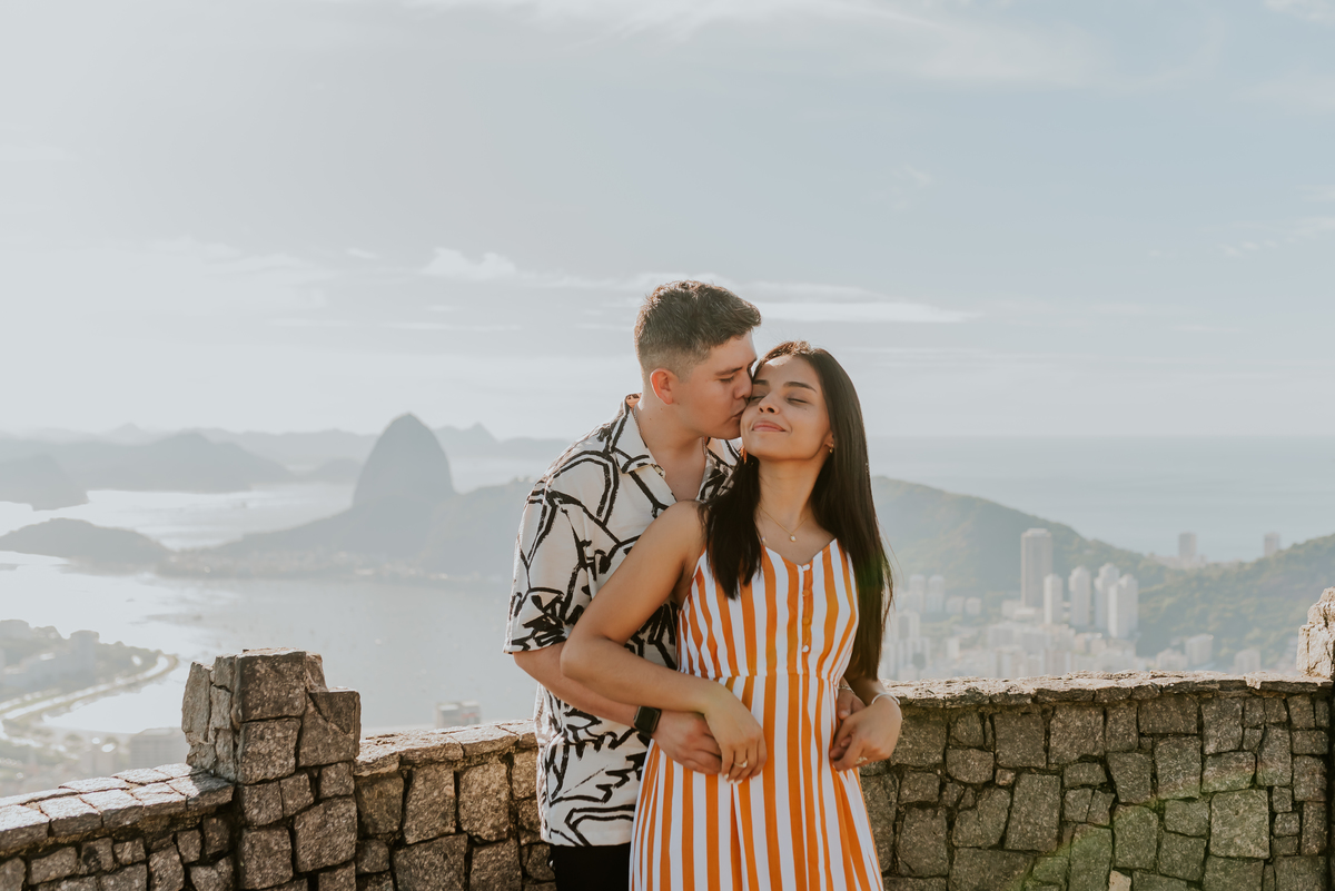 fotografia ensaio casal externo mirante dona marta rio de janeiro fotografa bruna Guerson rj cristo redentor