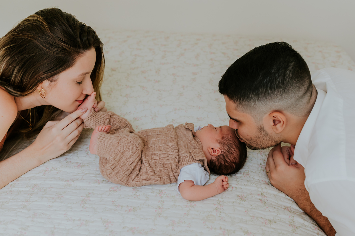 fotografia ensaio familia em casa primeiros dias acompanhamento newborn lifestyle Noah fotografa bruna guerson ilha do governador Rio de Janeiro 