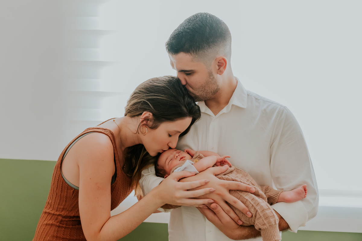 fotografia ensaio familia em casa primeiros dias acompanhamento newborn lifestyle Noah fotografa bruna guerson ilha do governador Rio de Janeiro 