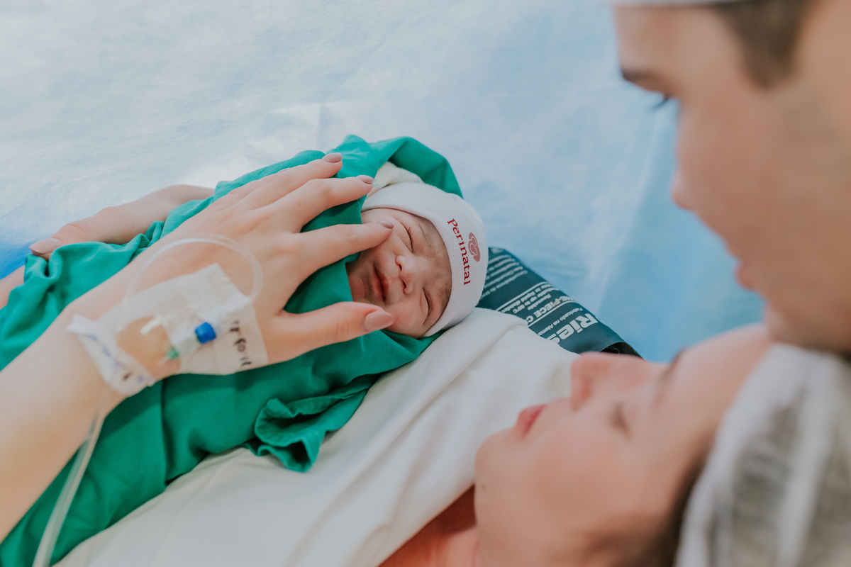 fotografia nascimento parto cesarea perinatal barra da Tijuca Rio de Janeiro Noah fotografa familia 