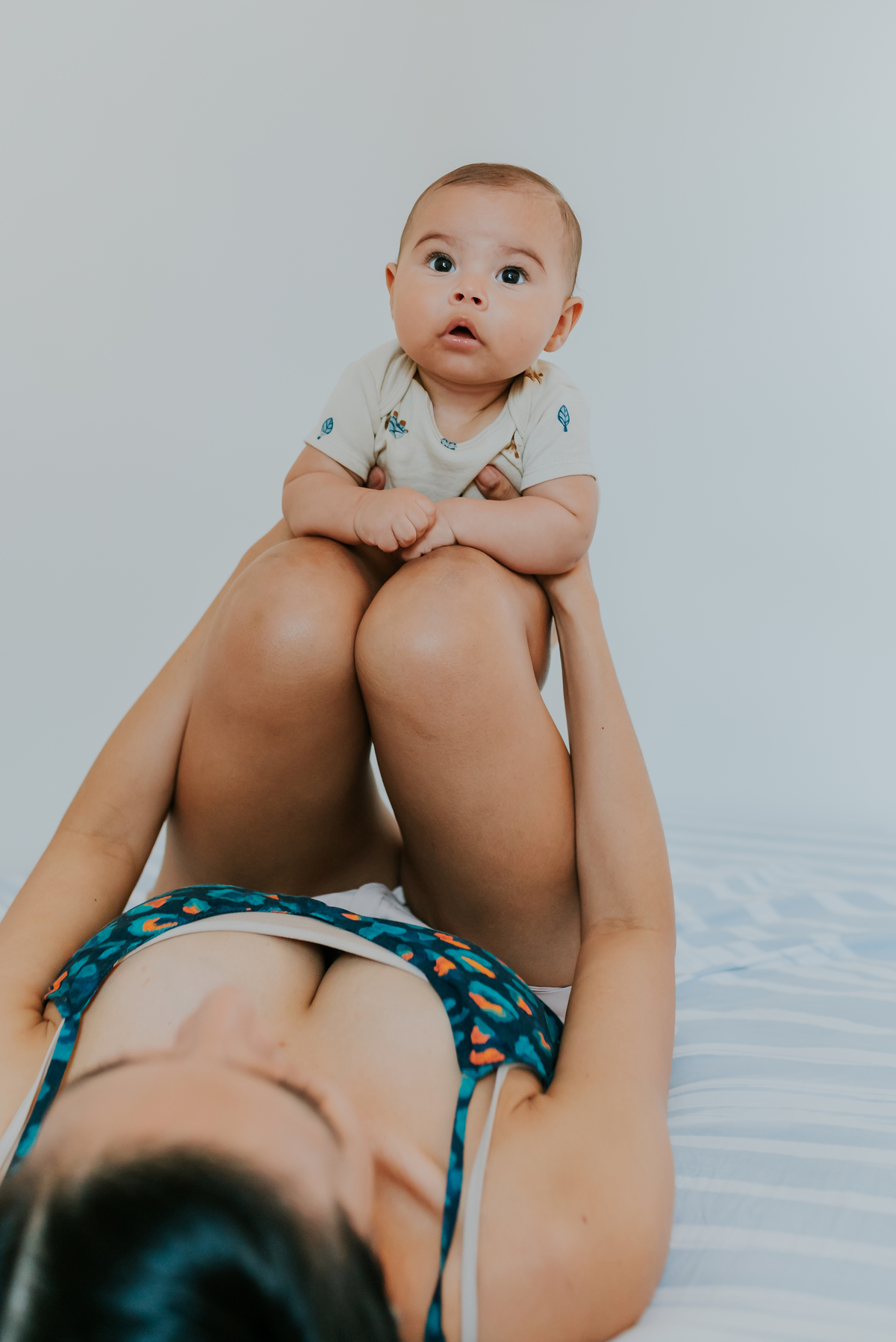 fotografia ensaio familia em casa acompanhamento Theo 5 meses ilha do governador fotografa rio de janeiro