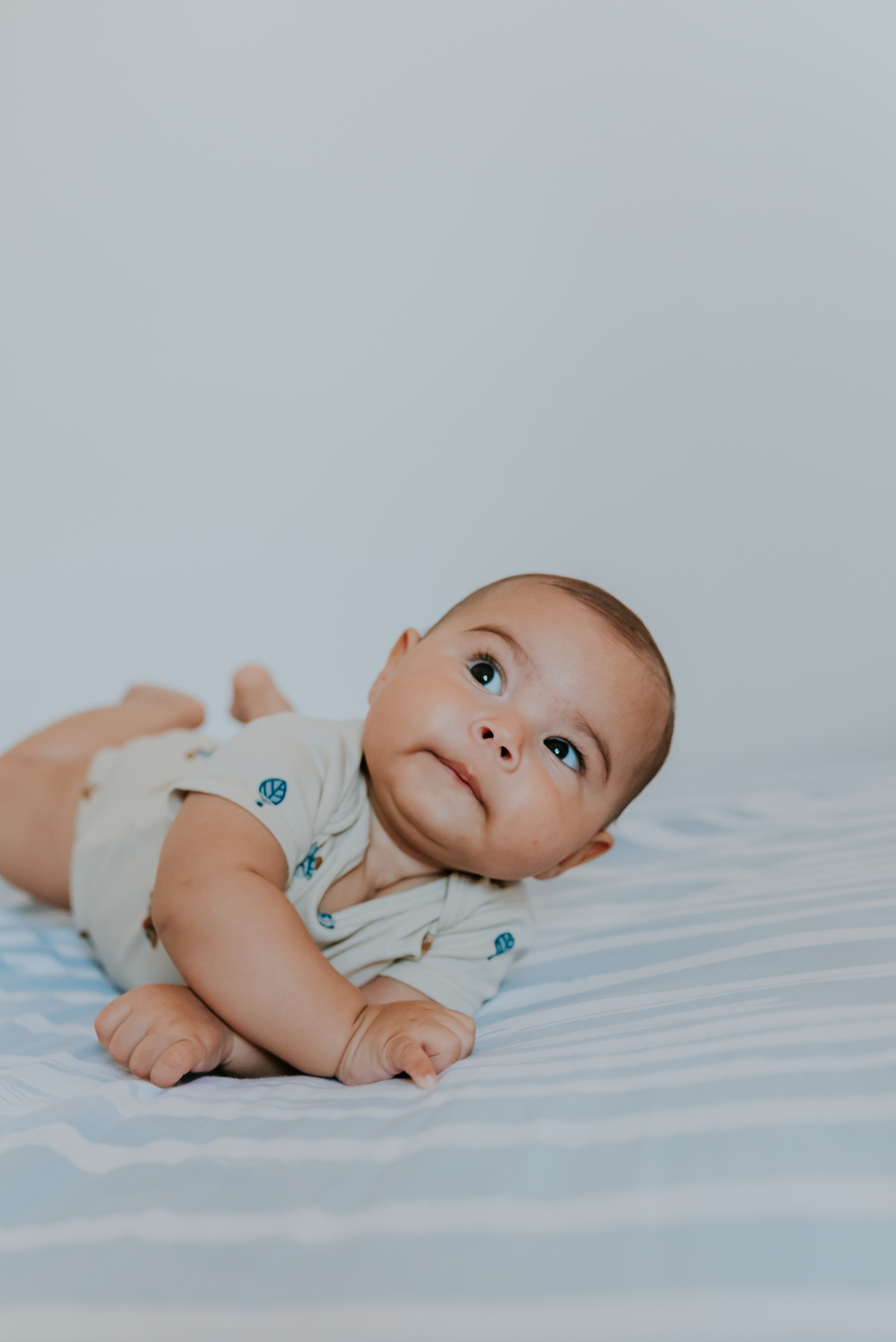 fotografia ensaio familia em casa acompanhamento Theo 5 meses ilha do governador fotografa rio de janeiro