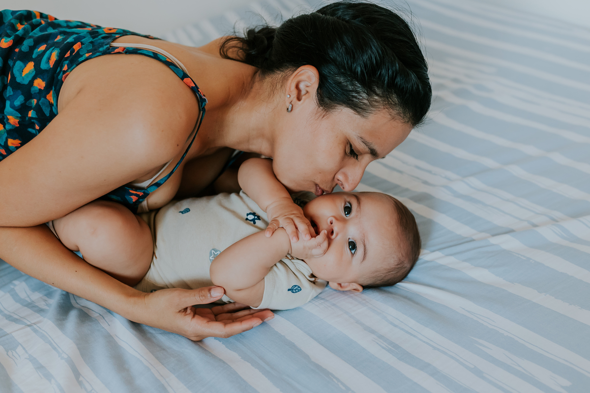 fotografia ensaio familia em casa acompanhamento Theo 5 meses ilha do governador fotografa rio de janeiro