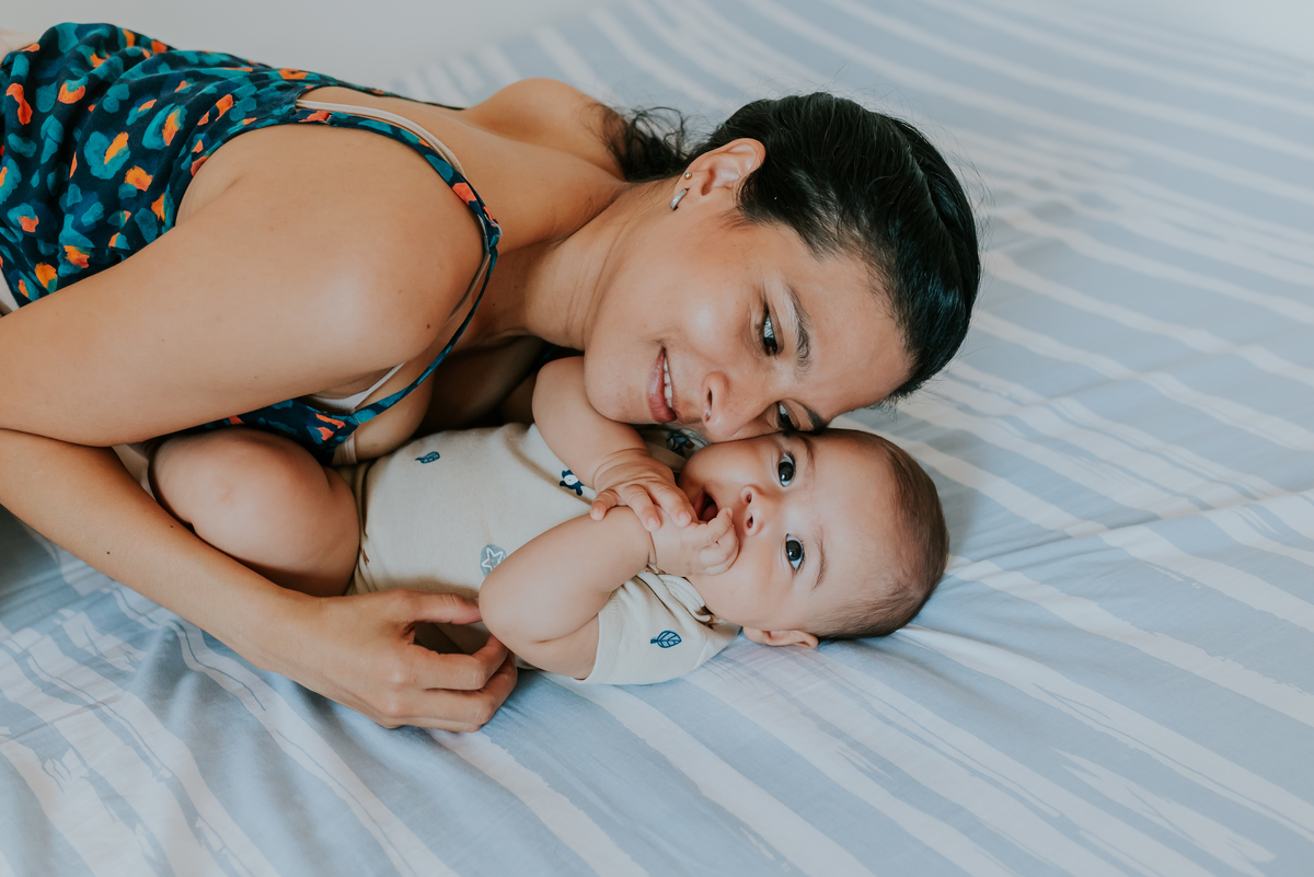 fotografia ensaio familia em casa acompanhamento Theo 5 meses ilha do governador fotografa rio de janeiro