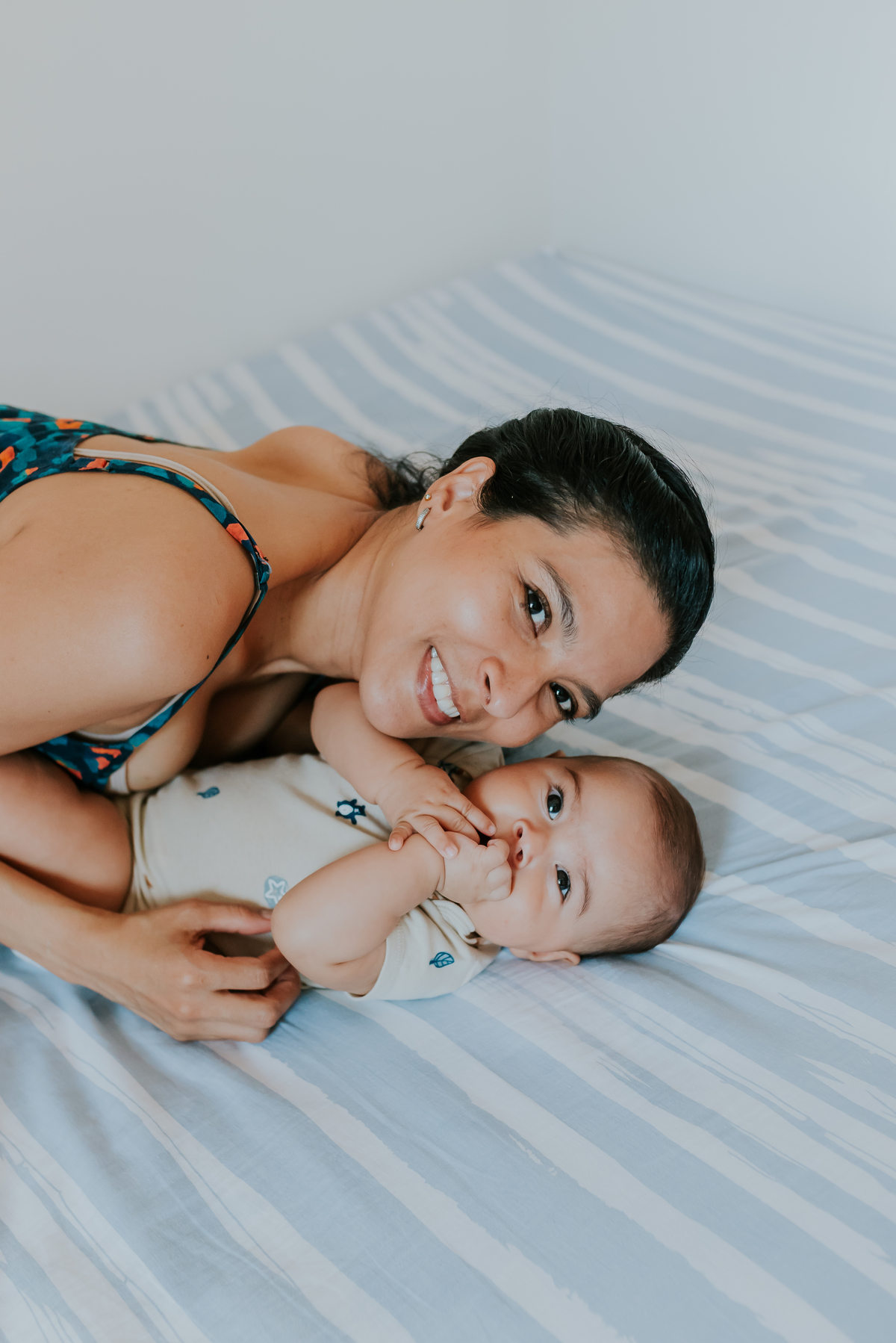 fotografia ensaio familia em casa acompanhamento Theo 5 meses ilha do governador fotografa rio de janeiro