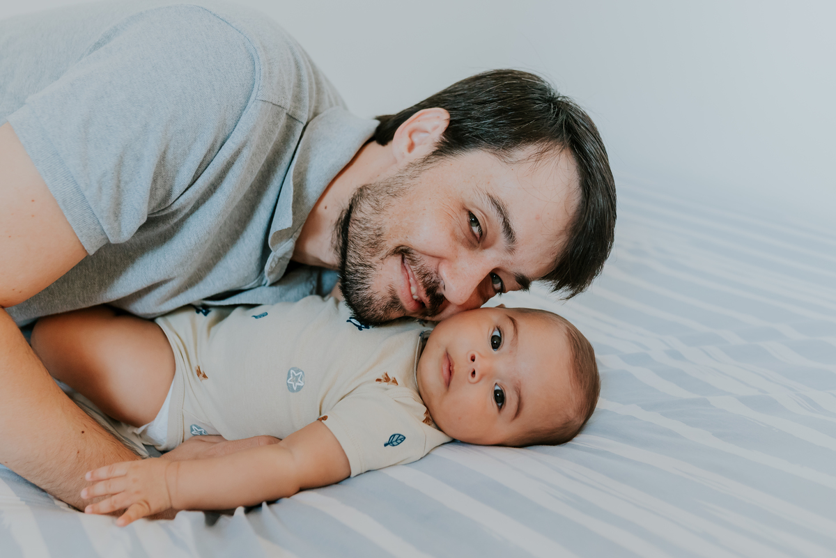 fotografia ensaio familia em casa acompanhamento Theo 5 meses ilha do governador fotografa rio de janeiro