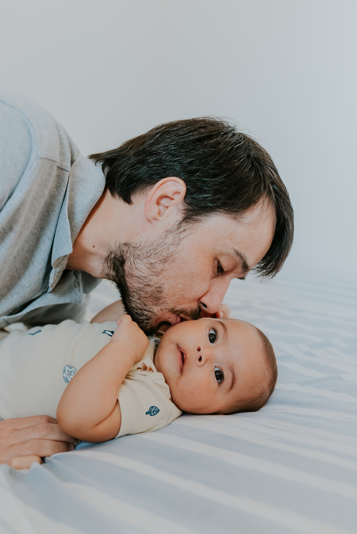 fotografia ensaio familia em casa acompanhamento Theo 5 meses ilha do governador fotografa rio de janeiro