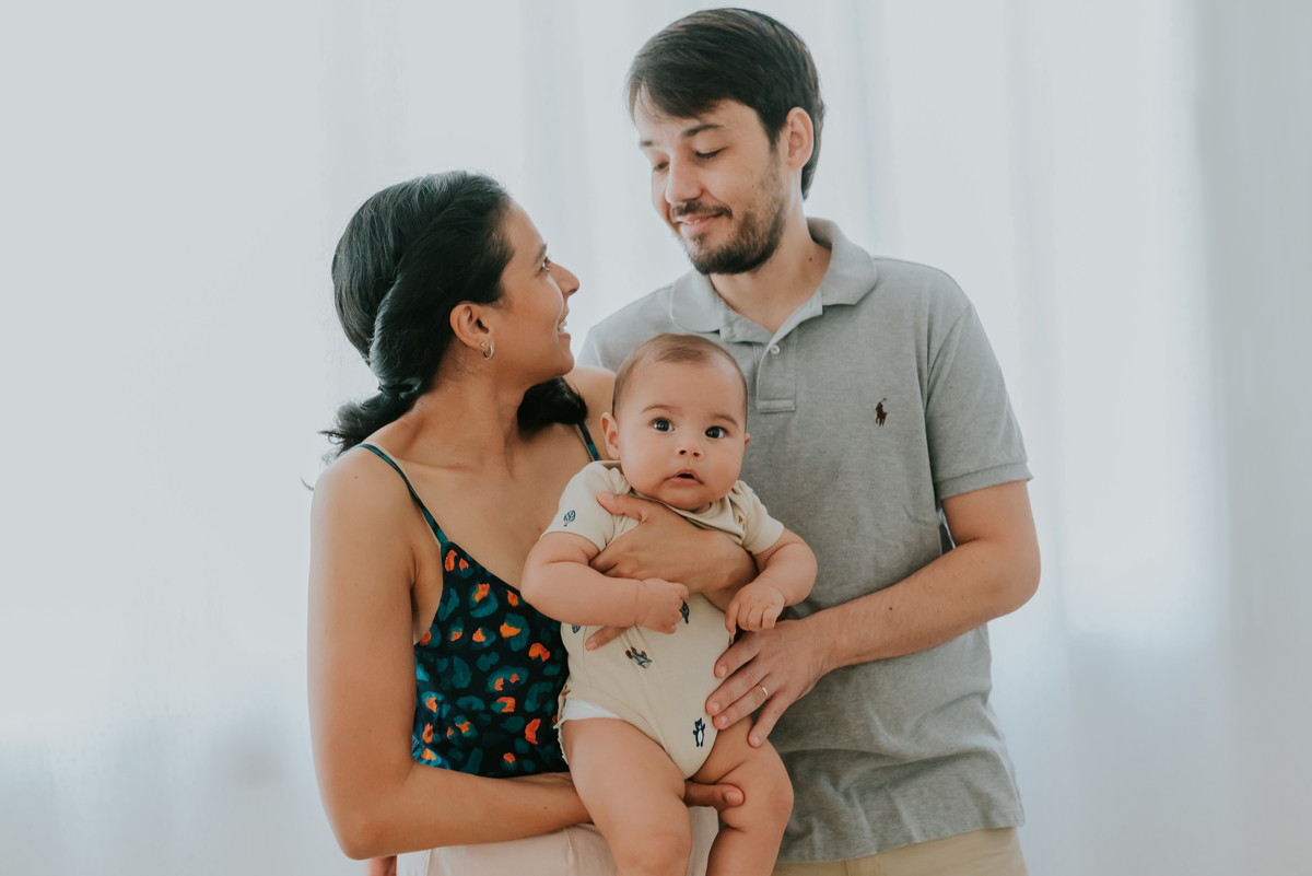 fotografia ensaio familia em casa acompanhamento Theo 5 meses ilha do governador fotografa rio de janeiro