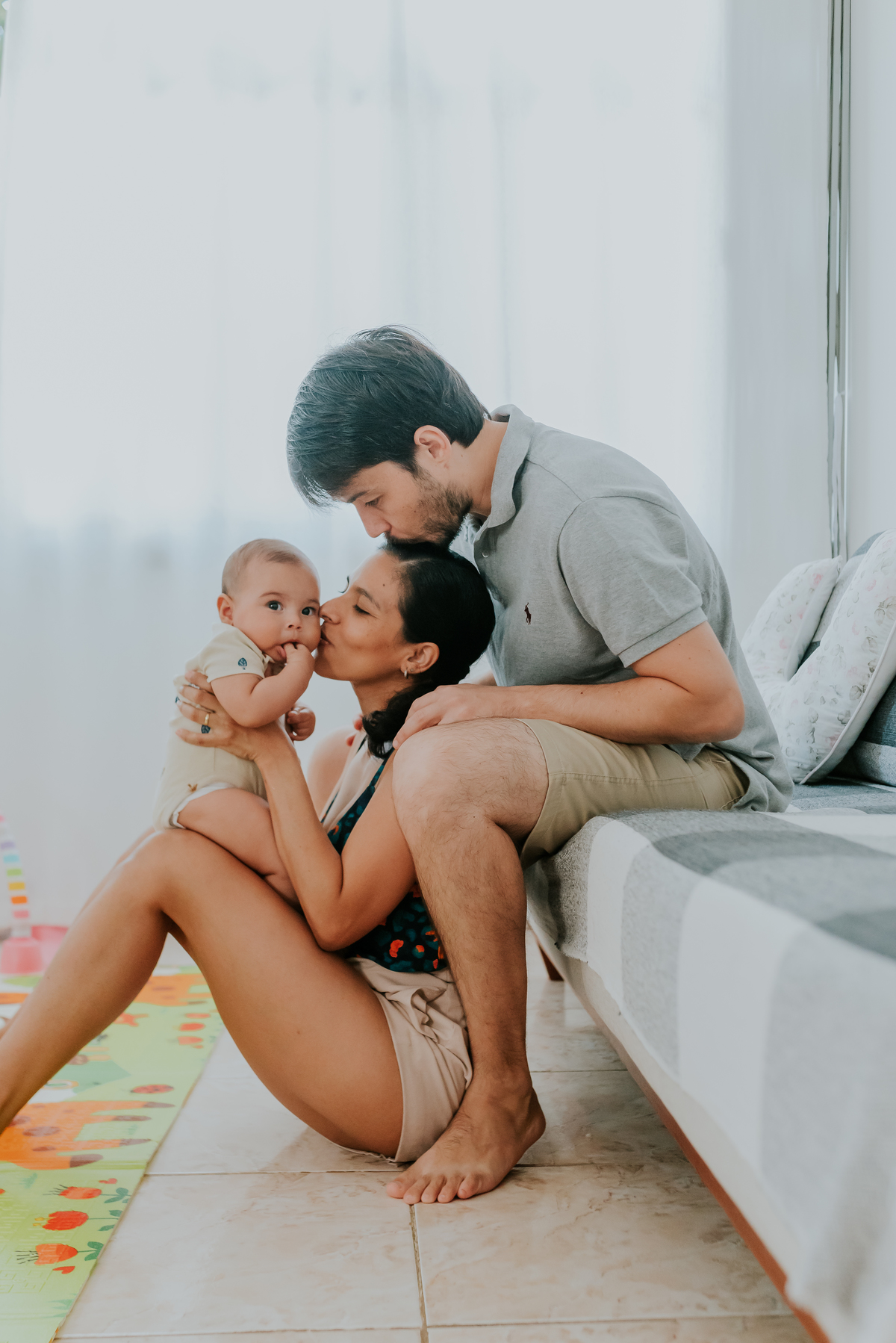 fotografia ensaio familia em casa acompanhamento Theo 5 meses ilha do governador fotografa rio de janeiro