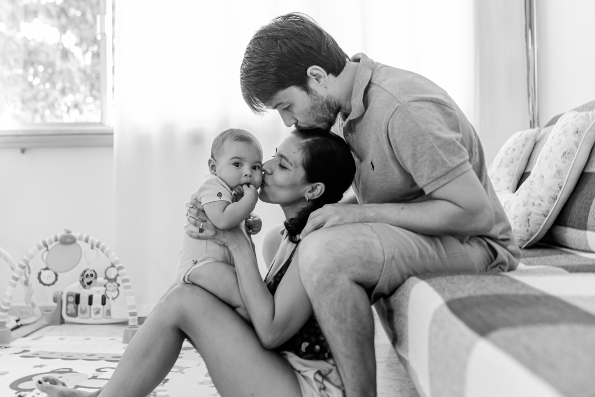 fotografia ensaio familia em casa acompanhamento Theo 5 meses ilha do governador fotografa rio de janeiro