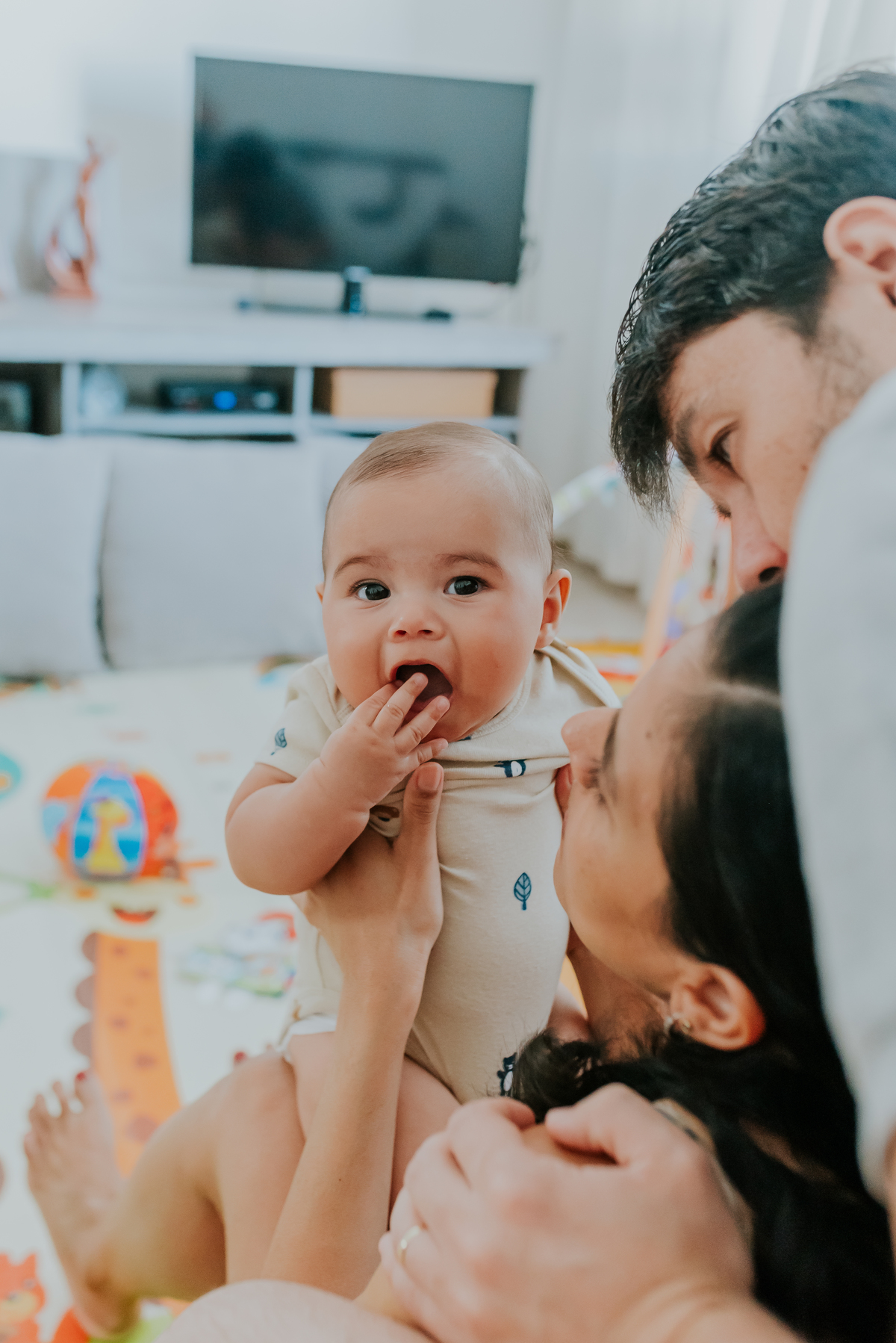 fotografia ensaio familia em casa acompanhamento Theo 5 meses ilha do governador fotografa rio de janeiro