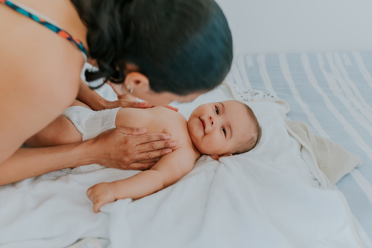 fotografia ensaio familia em casa acompanhamento Theo 5 meses ilha do governador fotografa rio de janeiro