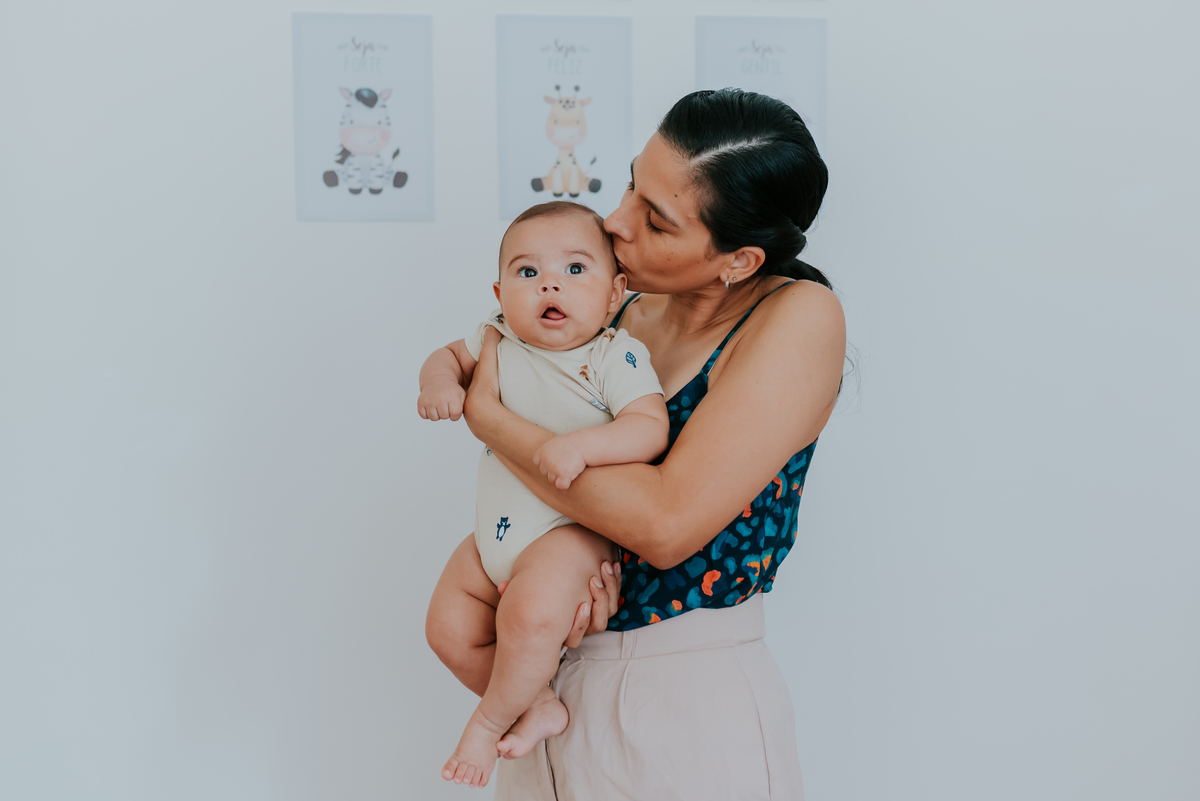 fotografia ensaio familia em casa acompanhamento Theo 5 meses ilha do governador fotografa rio de janeiro