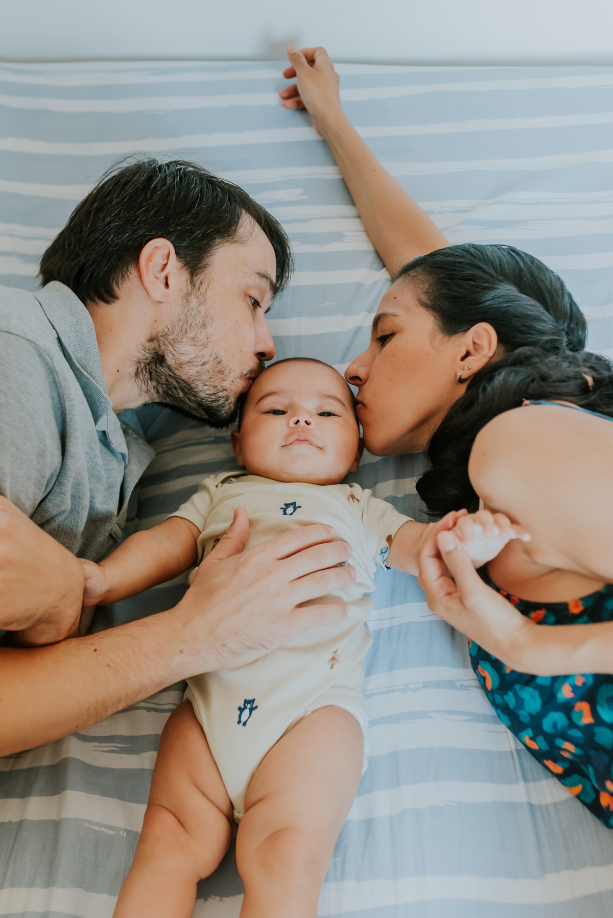 fotografia ensaio familia em casa acompanhamento Theo 5 meses ilha do governador fotografa rio de janeiro