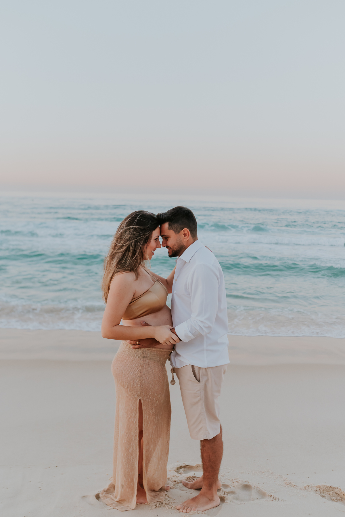 ensaio gestante amanhecer praia barra da Tijuca Rio de Janeiro fotografa familia rj 